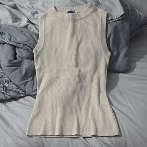 Chic Sleeveless Beige Crop Top